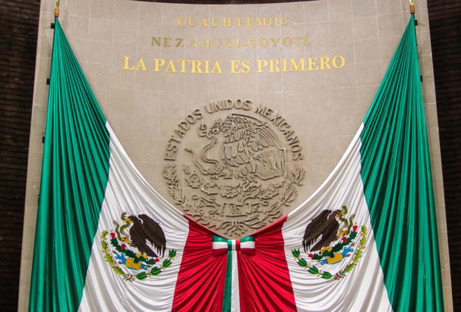 La patria es primero .