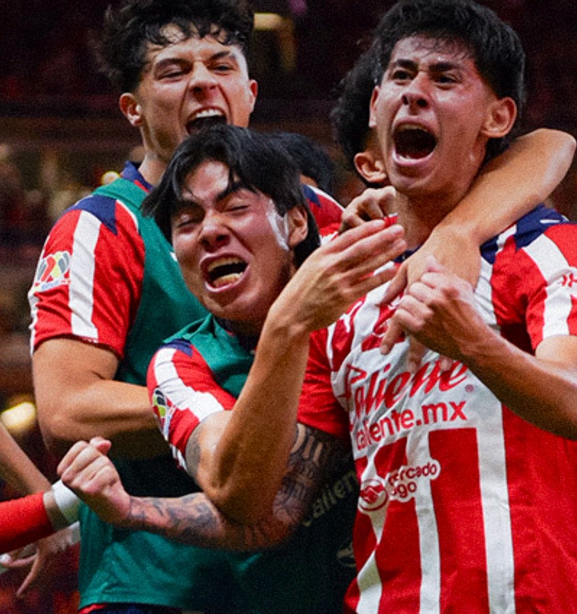 Sin trampas, superando injusticias, sin 5 hombres clave, dando la cara, humildemente, y GANANDO EN LA CANCHA CHIVAS está en semifinales. 
El hombre del partido: SANDOVAL
<a href="/Chivas/">CHIVAS</a> <a href="/Amauryvz/">Amaury Vergara Z.</a>