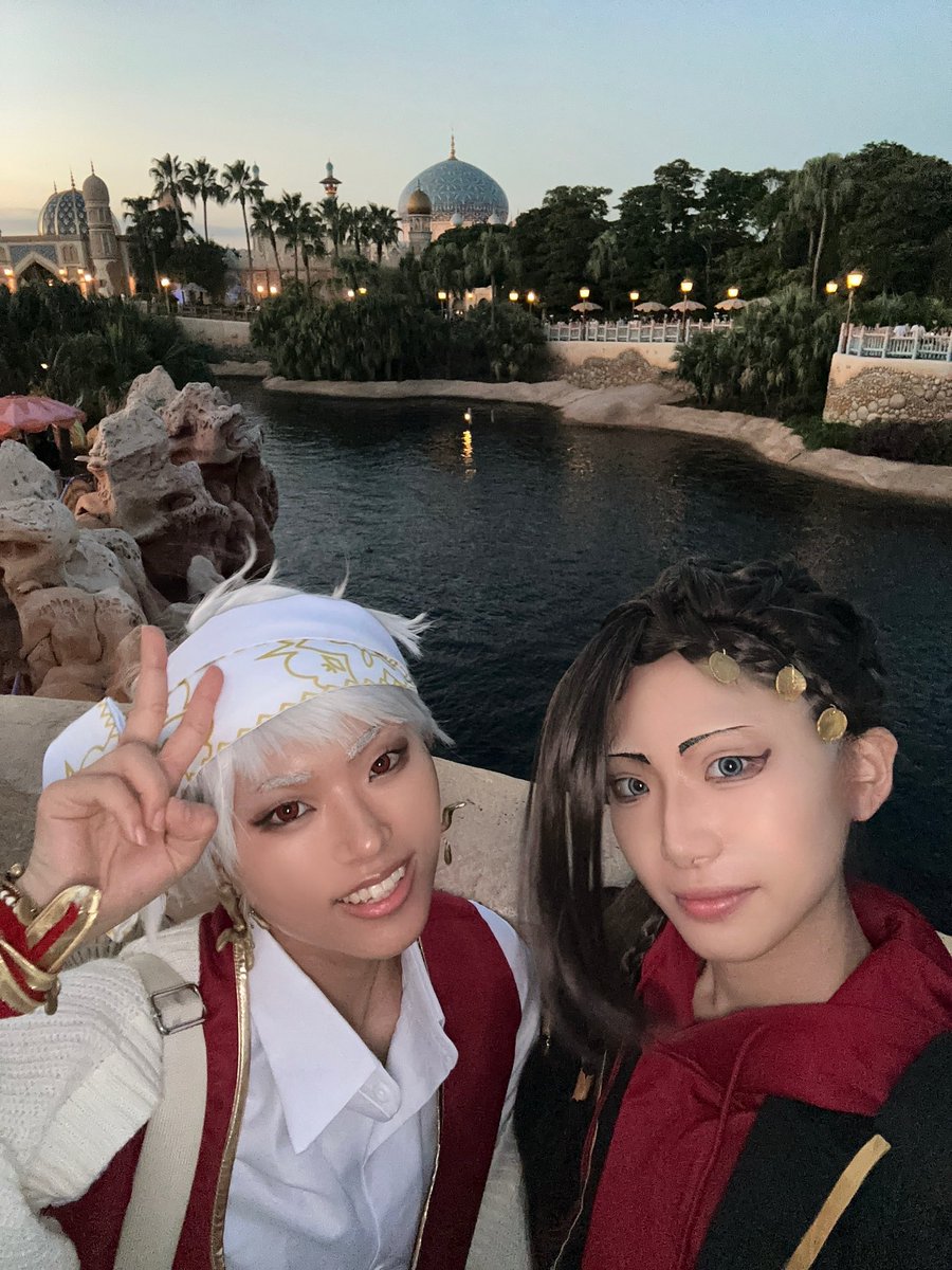 tinymatsu_57's tweet photo. イラストの元にした写真たち
4枚目はポンパドールが崩れる前 https://t.co/NzdeOIfUDT