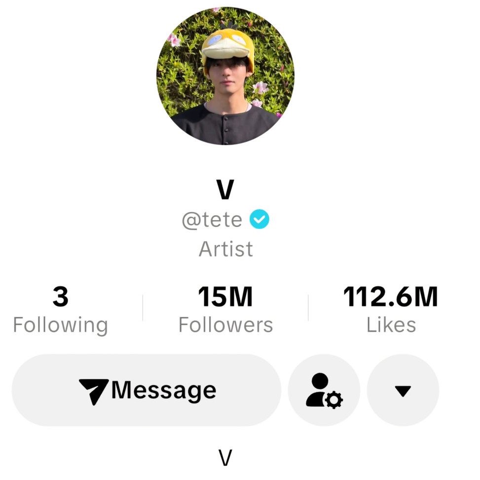 naver_taehyung's tweet photo. Taehyung has surpassed 15 million followers on TikTok!

Taehyung is the FASTEST KPOP IDOL to reach this incredible milestone in just 59 days surpassing Lisa’s previous record of 77 days.

Congratulations Taehyung 
TIKTOK EMPEROR TAEHYUNG https://t.co/OxMkQfJ5LV