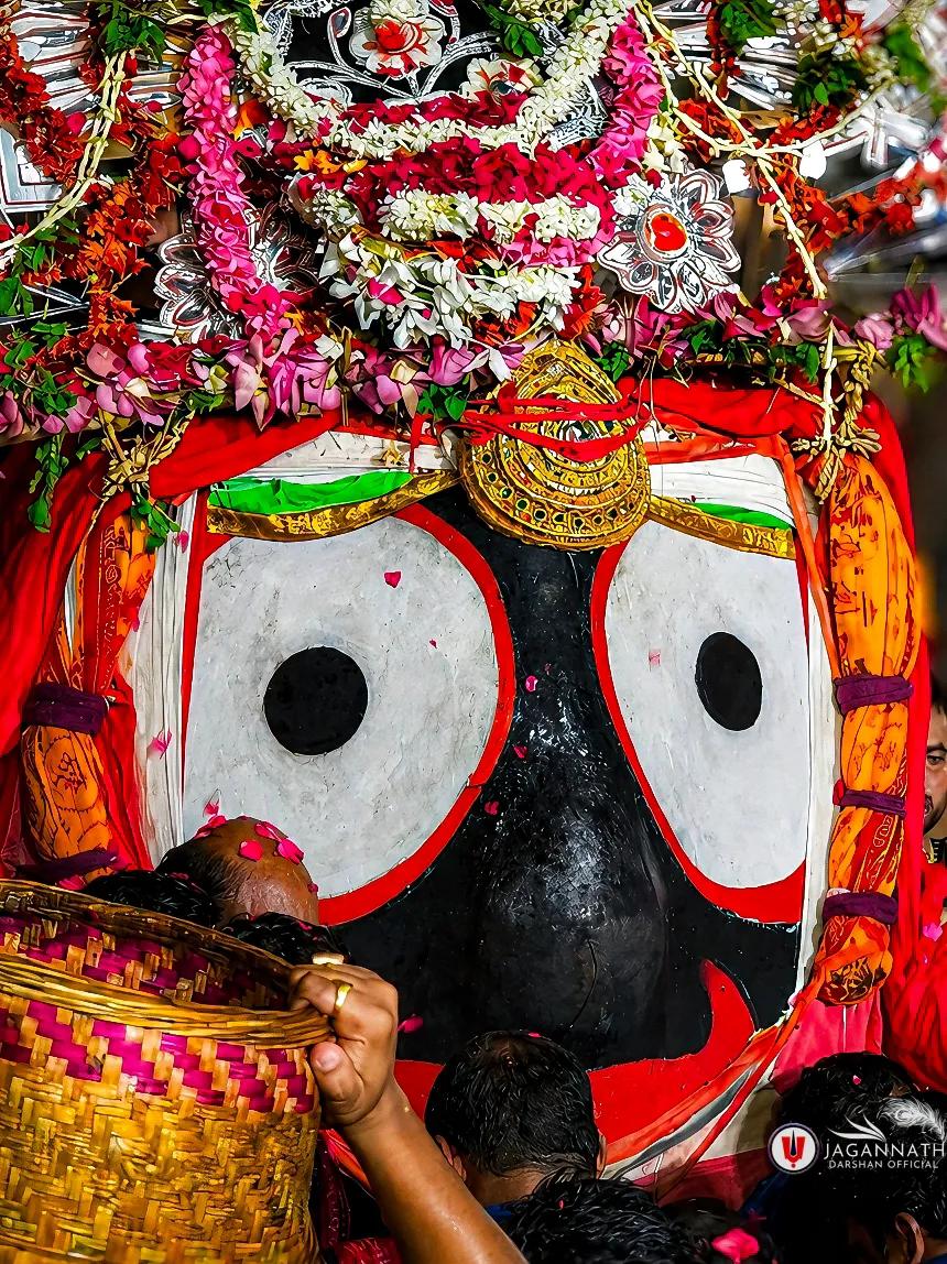 PracheeNanda's tweet photo. ବେଶି ଭଲ ତ ନୁହେଁ ମୁଁ,
.
.
କିନ୍ତୁ ଘଣ୍ଟା ଘଣ୍ଟା ତୋତେ ଅନେଇ ରହିଲା ବେଳେ, ନିଜ ଆଖି ତୋ ସହିତ ମିଶେଇ ପାରେ, ସେତିକି ତ ସାହସ ଥାଏ ସବୁବେଳେ ✍️
#ହେ_ନାଥ 🙏 https://t.co/qqztd0eduW