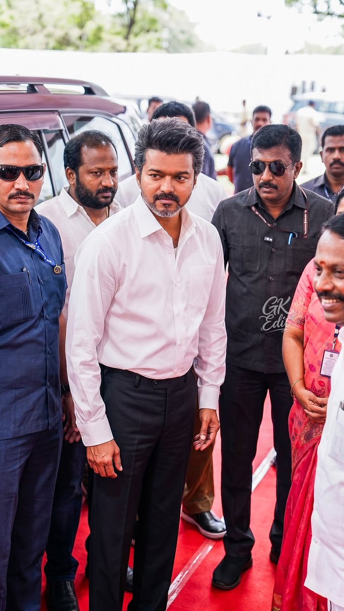 vj_kazahagam's tweet photo. CM vijay #Ultra_HD pic  ❤️💛❤️ https://t.co/l4vx2AhBpJ