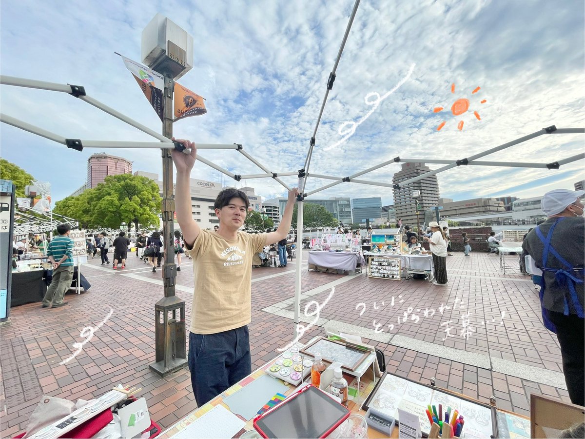 n2mt7's tweet photo. 5.4-5 こどもまつり2026in多摩センター
賑やかなイベントでした！来てくれた皆様、ありがとうございました🎈
初日は特に風が強く、最終的にテントの天幕をはずし営業🌬️
こどもの日限定の似顔絵では女の子もマーメイド風になりました🎏
#イラスト #似顔絵 https://t.co/srA2uUTIad