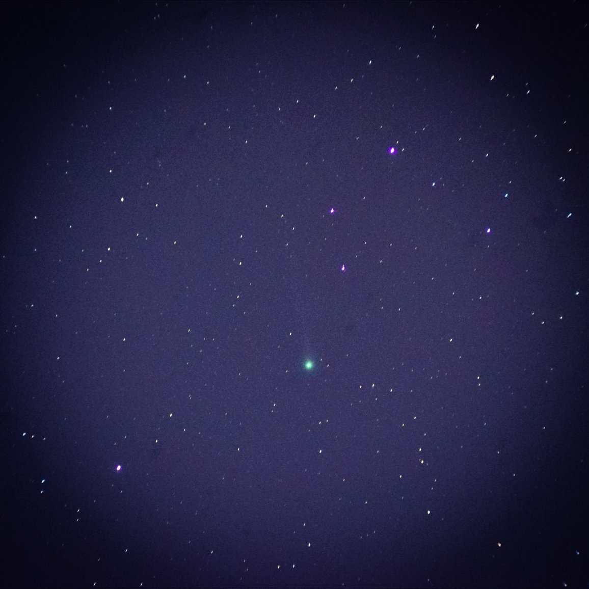 Hoy logré captar desde La Serena al cometa C/2025 R3 (PanSTARRS) atravesando la constelación de Orión 

Impresionante poder observar un visitante así en nuestros cielos

#Cometa #PANSTARRS #Astronomia #LaSerena #Orión