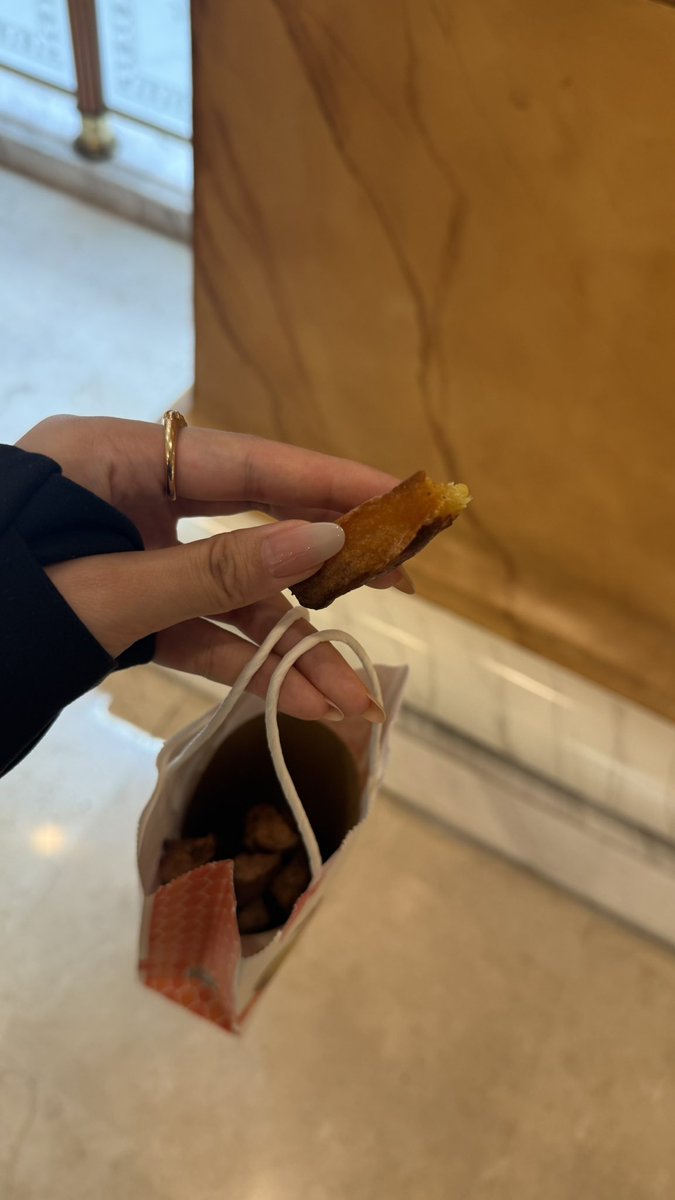Rubycrushes's tweet photo. 상하이 여행 오시면 여기 고구마 꼬옥 먹어주세요🥹🍠🤎🤎🤎
Xueji Roasted Seeds And Nuts 
薛记炒货

매장에서 갓 구운거 먹으면 겉은 바삭 안은 달달 촉촉하고
배달로 시켜먹으면 쫄깃 촉촉 부드럽고 달달한
나 같은 고구마 사랑녀를 위한 곳임 https://t.co/gGhyGXp9Fw