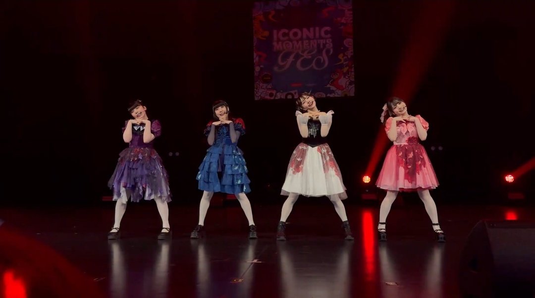monafaiiry's tweet photo. i really like how in this part they bent their knee slightly and then turned very slightly, but without moving from the spot, who did this choreooooooooo https://t.co/47T8lZn3JF
