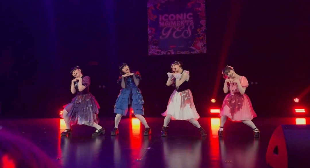 monafaiiry's tweet photo. i really like how in this part they bent their knee slightly and then turned very slightly, but without moving from the spot, who did this choreooooooooo https://t.co/47T8lZn3JF