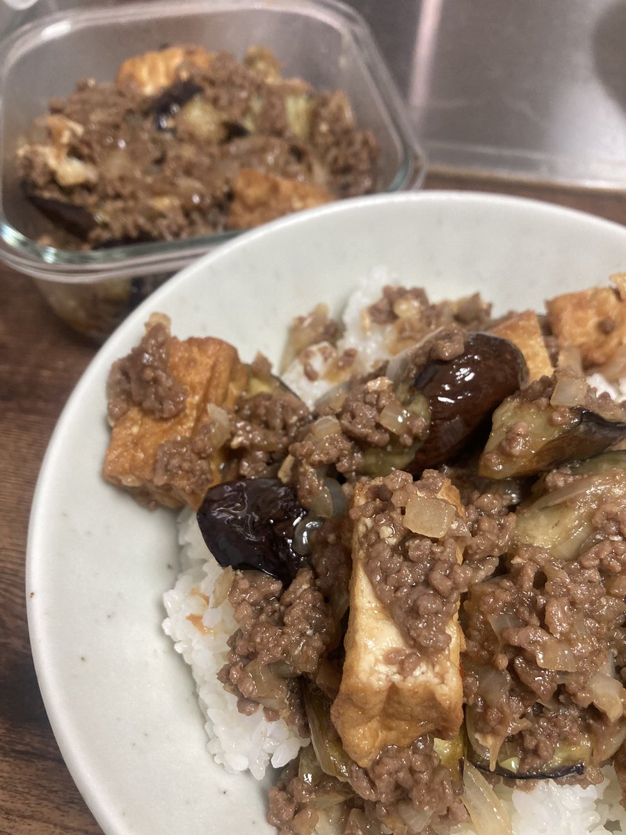 kuu1918's tweet photo. 麻婆茄子に厚揚げいれて、どっちがメインかな丼 https://t.co/U22zVQNxt5