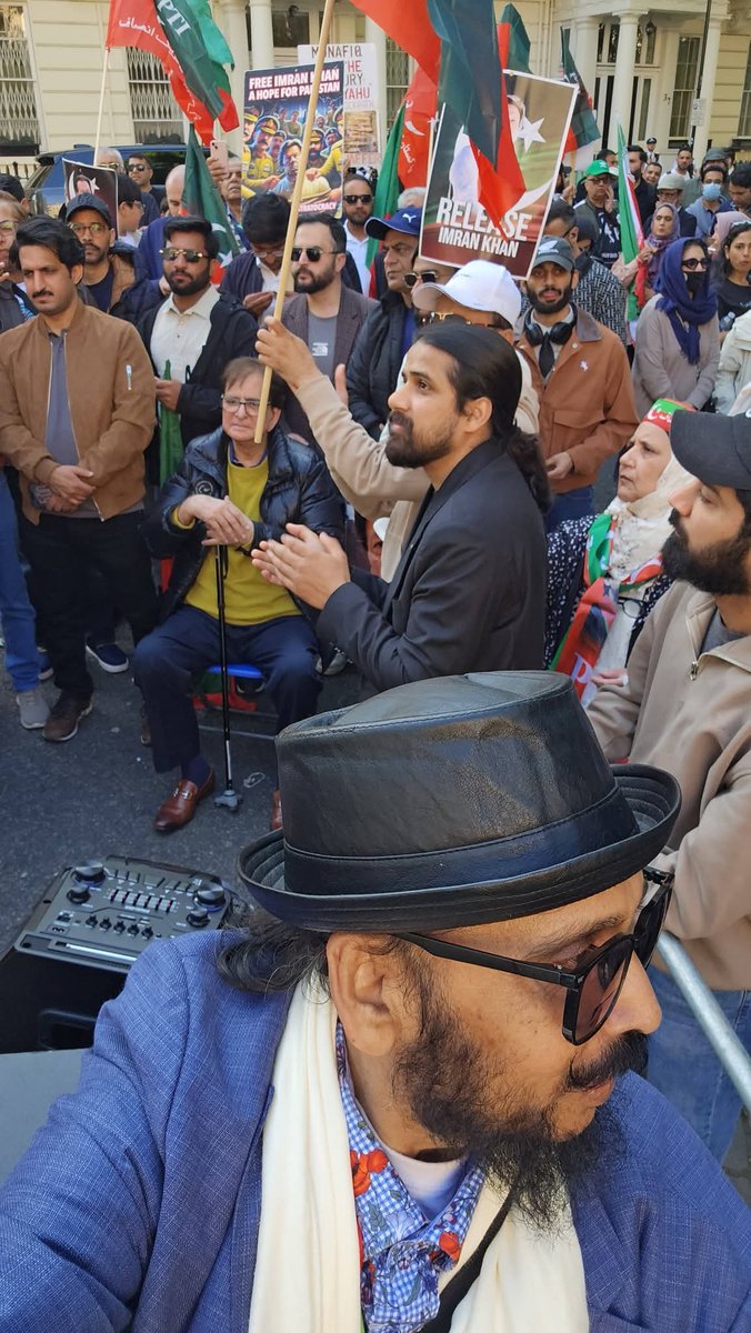 TalhRao's tweet photo. پاکستان تحریک انصاف کے زیر اہتمام پاکستان ہائی کمیشن لندن کے سامنے ۹ مئی ۲۰۲۳ کی عسکری سازش اور سابق وزیر اعظم عمران خان کے ناحق قید میں ۱۰۰۰ دن مکمل ہونے کہ موقعے پر آج بھرپور مظاہرہ .

#May9th_FalseFlag
#مئی9_یوم_جبر https://t.co/BSD6y5VaCD