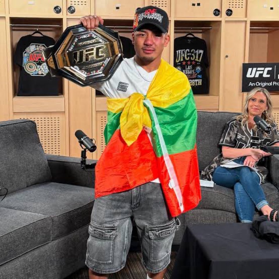“Paper champ”
“Mickey mouse belt”
“Fraud”
“Trash”
“Nigger” 

HES THE GREATEST FLYWEIGHT OF ALL TIME BITCH