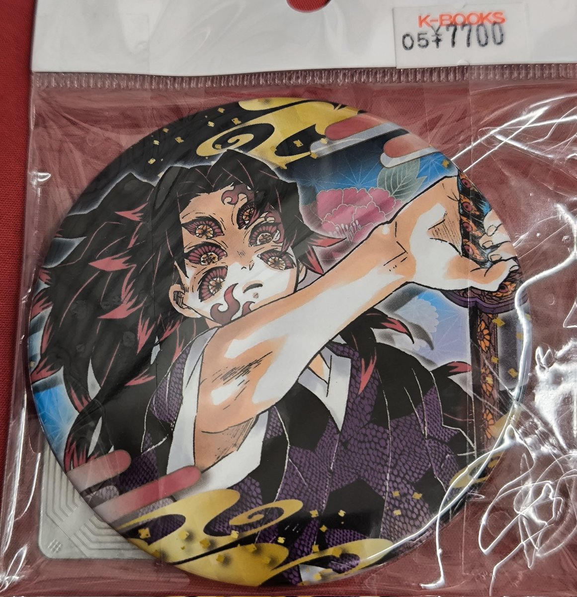 入荷情報】 鬼滅の刃 より 【 黒死牟 】 ◇ コレクション缶バッジ