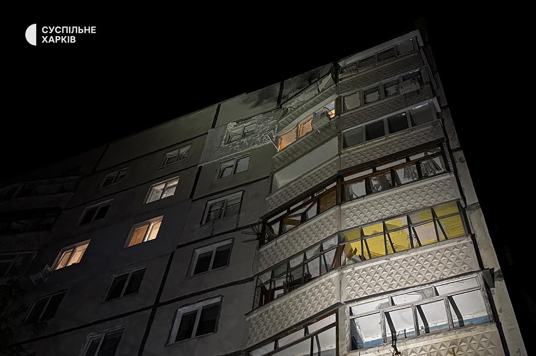 DanaSLJL's tweet photo. Yesterday evening, the russian horde attacked a high-rise residential building in Kharkiv 😡! Five civilians were injured 😔! @IntlCrimCourt #RussiaPutinTrashOfHumanity https://t.co/KiaTXncqws https://t.co/3j73wOp72s
