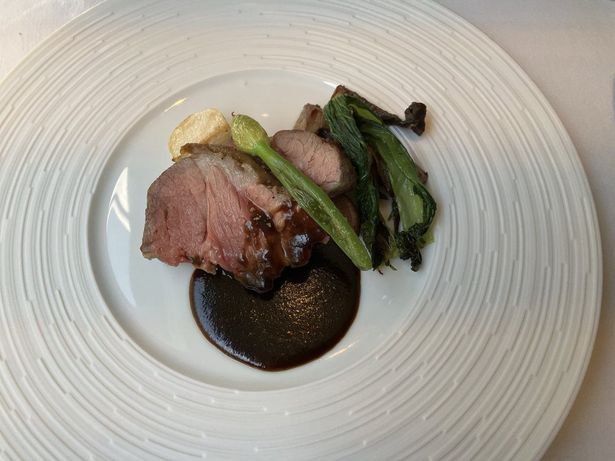 YASU678's tweet photo. ひさびさにランチで訪問
#ルクール　#フレンチ　#千葉　
アミューズの食前酒、フルーツの甘い香りの効いたワイン。2品目は盛り合わせ、沢山あって何から食べたらいいか迷ってしまいます。フュメドポワソンのスープは絶品
メインは羊肉です。ニンニクの効いた赤ワインソース。リピートしたいお店です。 https://t.co/GSAWsv0Y1N