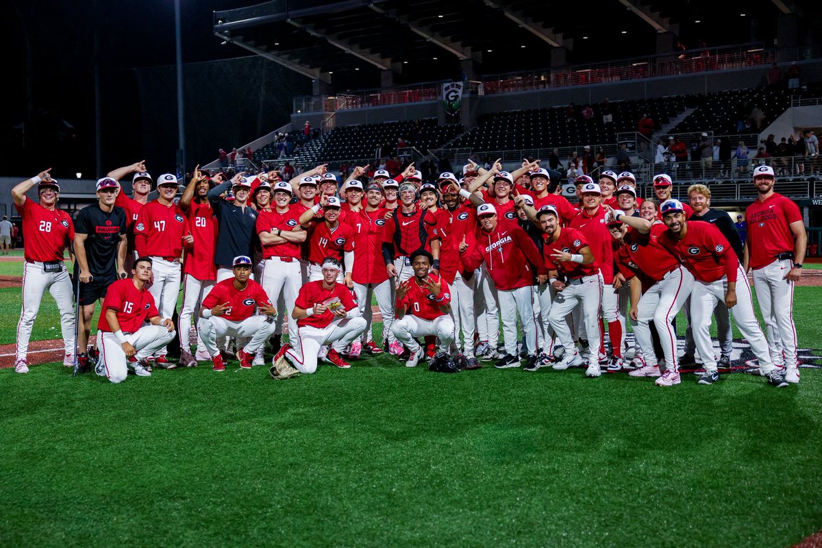 BaseballUGA's tweet photo. DAWGS ON TOP‼️

#GoDawgs https://t.co/DqyZpyBNCL