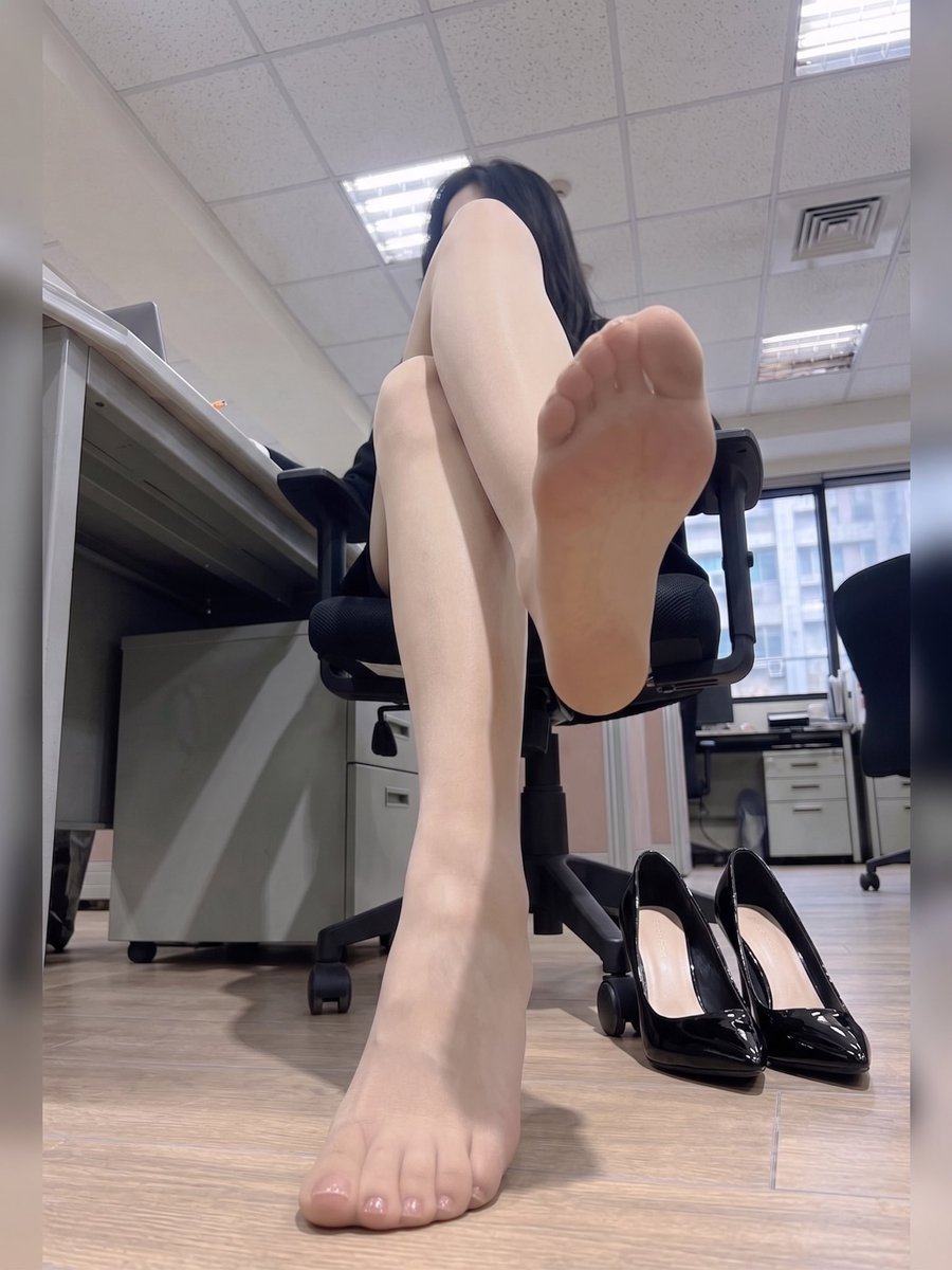 大家都说认真工作的女人最美，我看你们是盯错了重点 https://t.co/ZlalmPl4TF