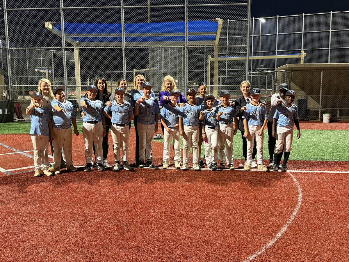 CoachGarner3's tweet photo. Good day at the ballpark for the Future Prospects. Came home with the Championship and Walker got his second home run. https://t.co/rpwL8ntMBb
