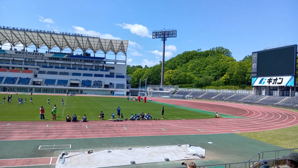dmcfx40's tweet photo. 今日は散歩がてら地元のスタジアムへ
子供たちのラグビーをみて楽しんできました。

#町田市ラグビースクール https://t.co/UQqv7w3CKM
