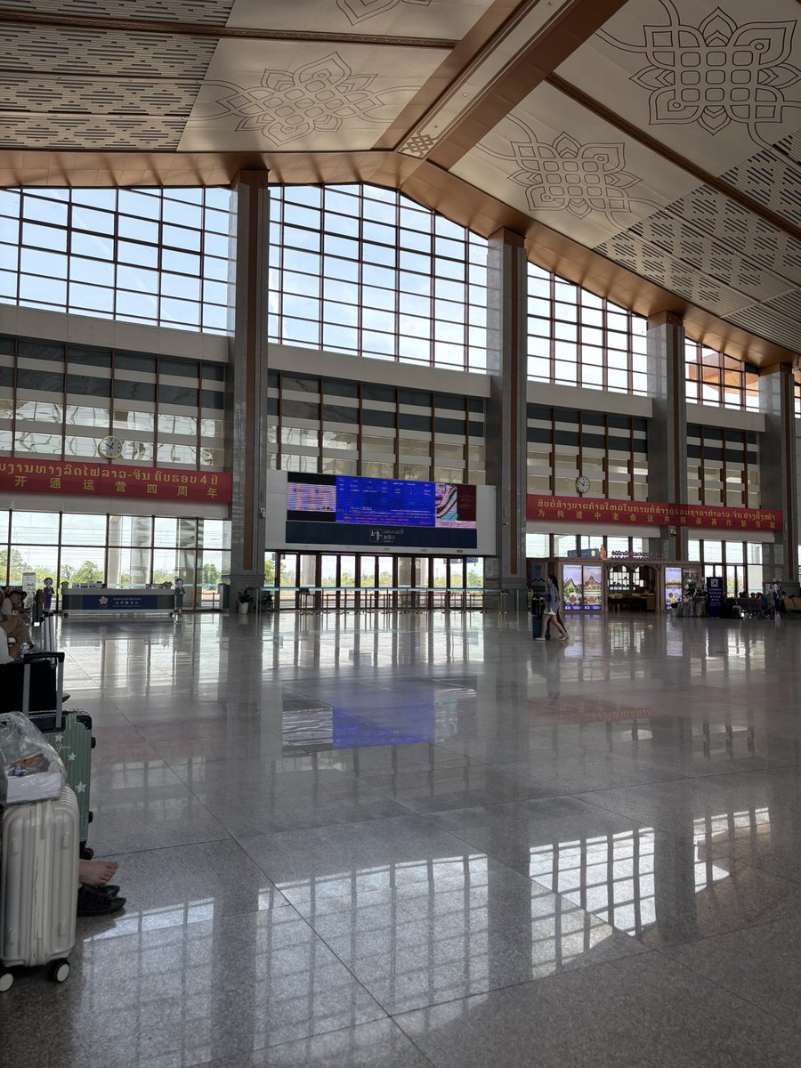 selectmay's tweet photo. ヴィエンチャン からルアンパバンには、中国ラオス鉄道を使いました

LCRでチケット購入できますが1週間先まで予約可（ネット情報だと3日〕

決済は無印三井住友カードで可能。とアプリの登録はラオスの電話番号でした

駅はネットがつながりにくいので、事前にスクショを撮っておくと良いです https://t.co/l2ZgQyyD99