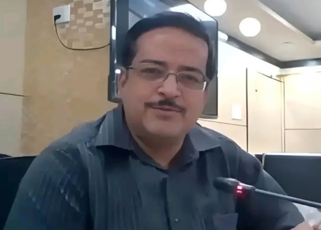ये है सुब्रत गुप्ता,
रिटायर्ड IAS हैं,

"बंगाल चुनाव में इलेक्शन कमीशन के स्पेशल ऑब्जर्वर थे" 

अब ये बंगाल के नव निर्वाचित मुख्यमंत्री के सलाहकार बहाल हो चुके है

यही SIR में इनके योगदान का इनाम है।