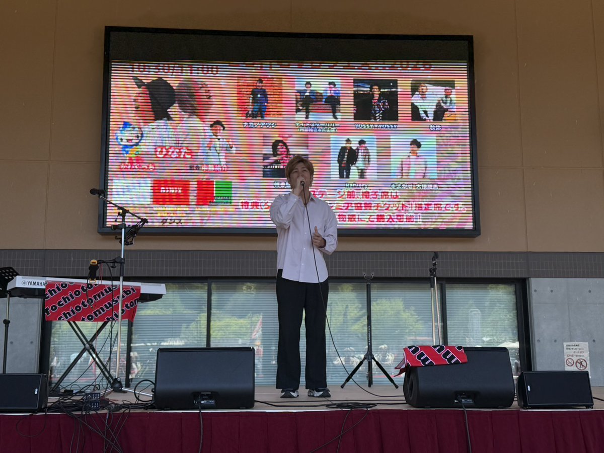 otomusu2016's tweet photo. 「とち音むすびフェス!!2026」
続いてのステージは「そよかぜ 大根雄馬」さん！
昨日、愛知で開催の「栄ミナミ音楽祭2026」に出演したあと、本日新潟まで駆けつけてくれました！！
そして！なんと！ミラクルおきました！

#とち音むす2026
#そよかぜ大根雄馬
#ミラクル
#浅沼さーーん
#そよかぜ https://t.co/ytwFbw3BtK