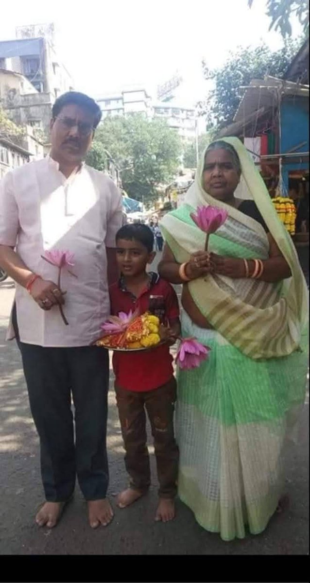 BjpSandeeptripa's tweet photo. मैने भगवान को तो नहीं देखा है पर पूरे यकीन से कह सकता हूं वो बिल्कुल मेरी मां की तरह ही होगा ।

आप सभी को #मातृदिवस की हार्दिक शुभकामनाएं आप सभी पर अपनी माताओं का प्यार दुलार आशीर्वाद सदैव बना रहे ।

#MissYouMaa https://t.co/5kedVGcW1Y