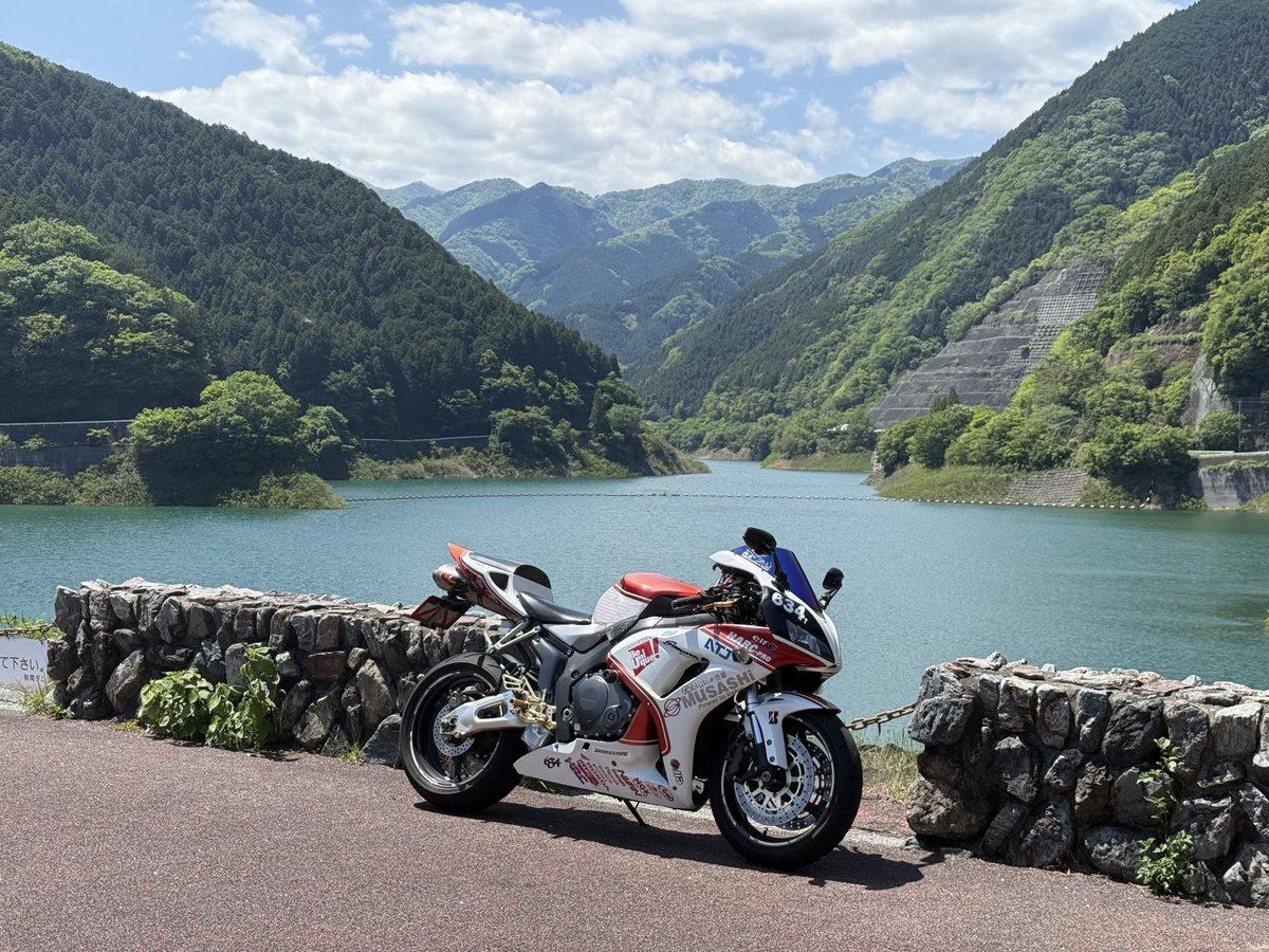 CBR10000000RR's tweet photo. 日曜日の心地よい風と有間ダム☀️
仕事で右指3本痛めててブレーキレバー握れない😭
療養しなきゃ…帰ります😥 https://t.co/oEgwfrKByL
