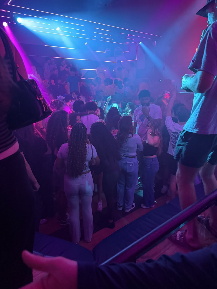 Mvick98's tweet photo. You couldn’t pay me to stand in the my house pit https://t.co/xXwvzAuJSA