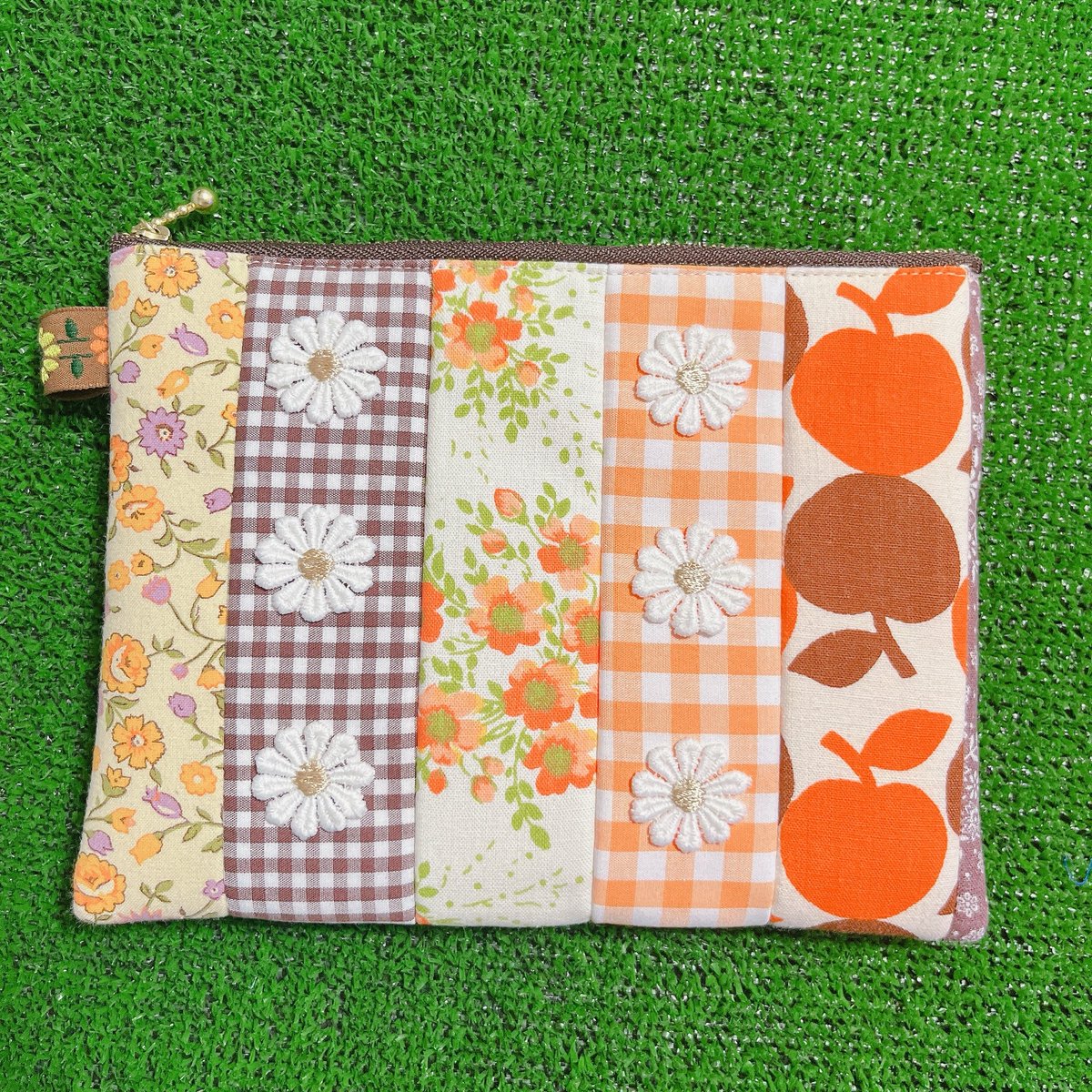mamyuhandmade's tweet photo. デザフェス63にお持ちします

ヴィンテージファブリックの
キルティングポーチ
20cmファスナーサイズです

#ヨーロッパヴィンテージファブリック
#レトロ
#デザインフェスタ
#デザフェス63 https://t.co/1f5jpeUaqM