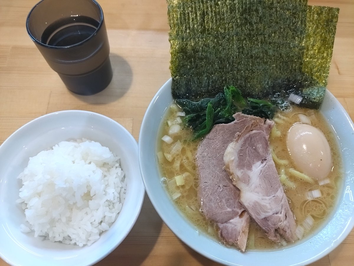 ldp68356's tweet photo. ここのラーメンは
いつ食べても美味い😎

最近ほうじ茶&amp;クラシックティーラテにハマリ中❣❣
＃家系らーめん鷲 https://t.co/m309aVplbz