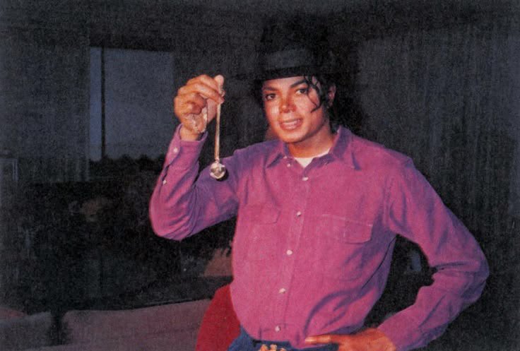 small thread of michael’s causal clothing because i love it so much>ᴗ<
-🧵