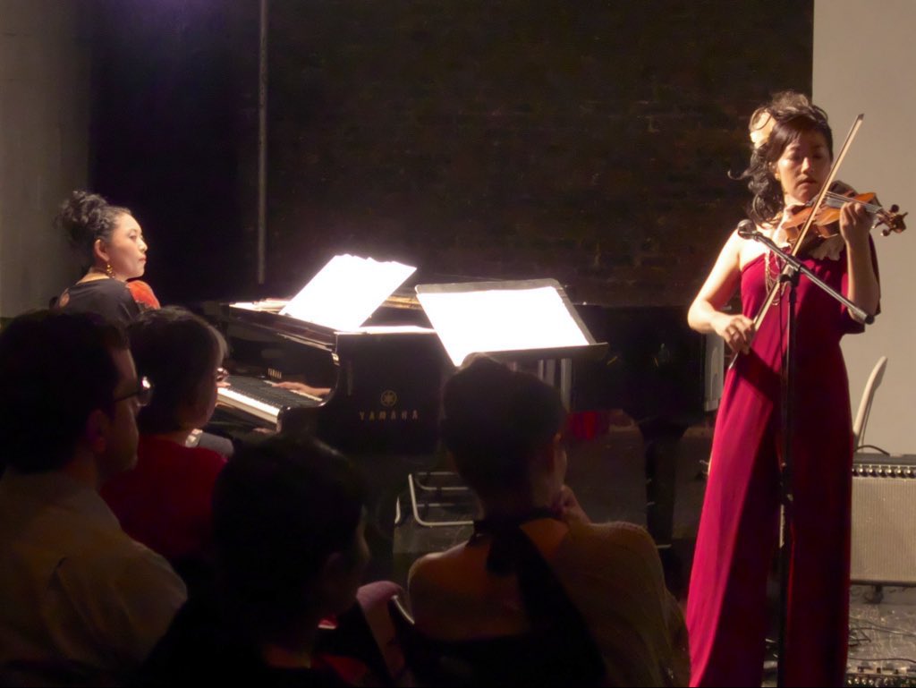 M2duo's tweet photo. M2duO returns to NYC in 3 days!

Memory Lane ⑧📸
Show at The Stone in NYC, 2019 🎻🎹💐

Come see the 2026 version of M2duO on May 12 at 7 PM at ShapeShifter Lab! 🥳
https://t.co/t9dcucrIGu

#violin #piano #violinpianoduo
#japanesetango https://t.co/Nx7pnzN0Ww