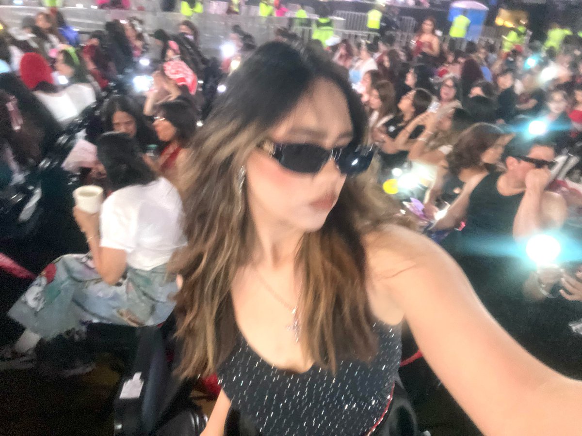 anna vio a bts tweet media