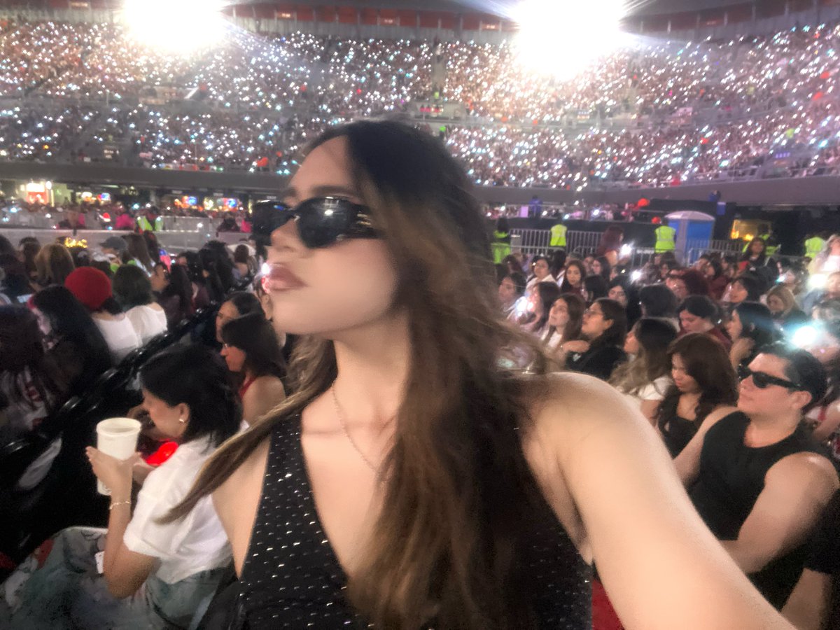anna vio a bts tweet media
