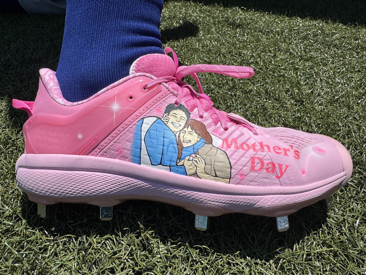 19Yasuaki's tweet photo. 🎀💞ーHappy mothers dayー💞🎀

世界に一つだけの大切なスパイク👟

アンダーシャツのロゴ。
タイガースのこのカードだけピンクにしてます。

#母の日 #ありがとう 
#ずっと愛してます
#今日も一緒に戦います https://t.co/nKLnD0Q4lI