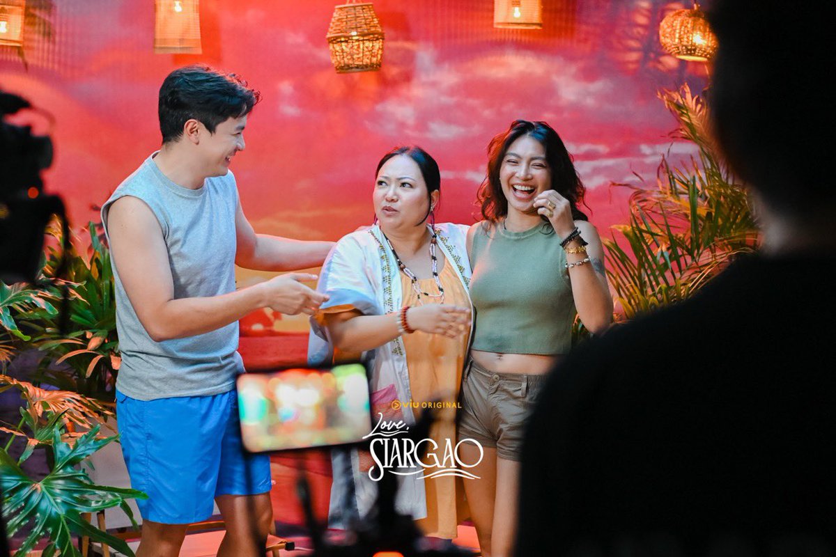 The Love, Siargao cast understood the assignment. 🙌 Your first look at what’s coming soon on Viu. ❤️🌊

#AldenRichards #NadineLustre #KimJisoo #KylineAlcantara #GabLagman #ColeenGarcia #KakkiTeodoro #AdrianLindayag #AZMartinez #VinceMaristela #ChristopherDiwata #LoveSiargao