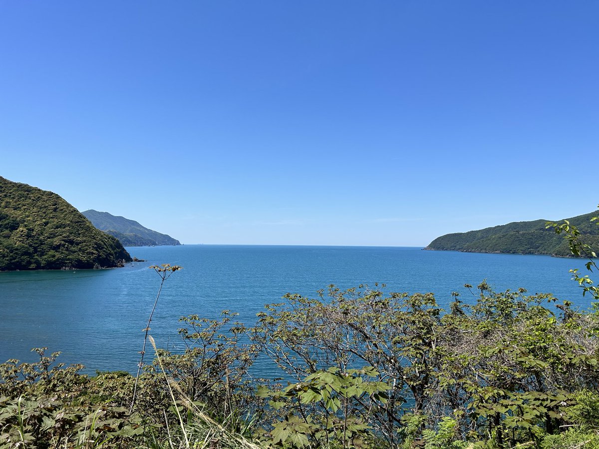 godvoxy0324's tweet photo. 1時間半ほど走らせて若狭湾に来ました。
快晴、最高の天気☀️ https://t.co/aJ8rjMDNnr