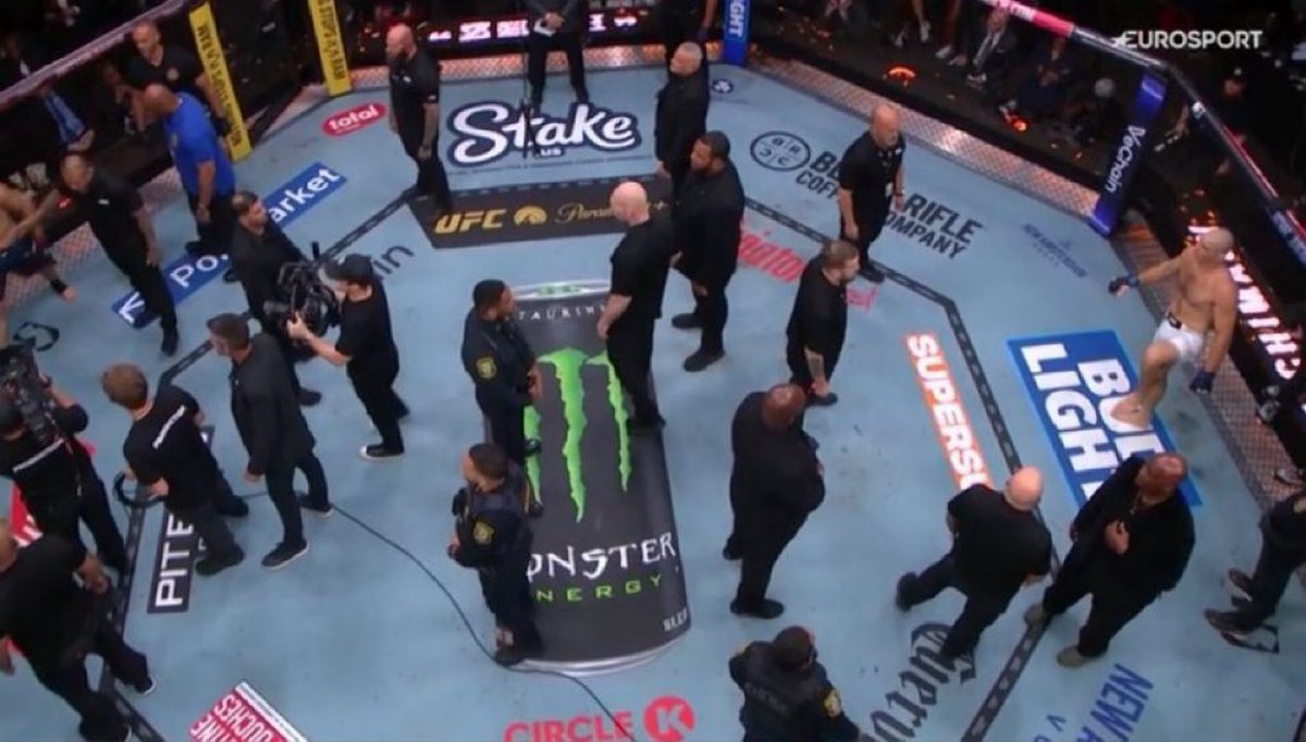 MMASharke1's tweet photo. HISTORY. 
#UFC328 https://t.co/RaoDKrEjxO