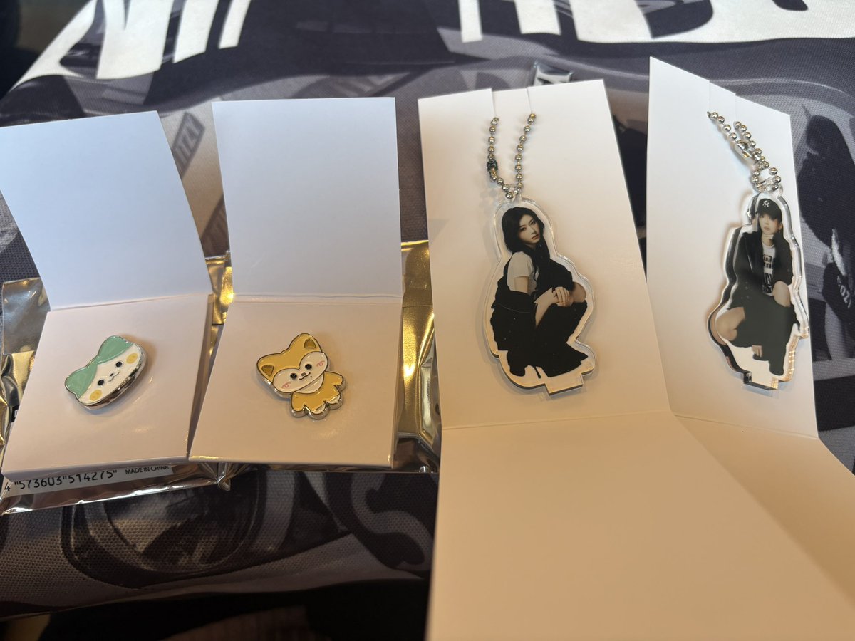 itzy_0417__'s tweet photo. ITZY交換   3nd WORLD TOUR

譲▷▶1万円特典  チェリョン
          アクリルチャーム   チェリョン、リア
    ピンバッジ   リア(頭)、チェリョン(全身)

求▷▶同種リュジン

本日会場での手渡しor郵送📮での交換
お気軽にお声掛けおねがします🙇🏻‍♀️

 #ITZY交換 https://t.co/GK2G5iwaLM