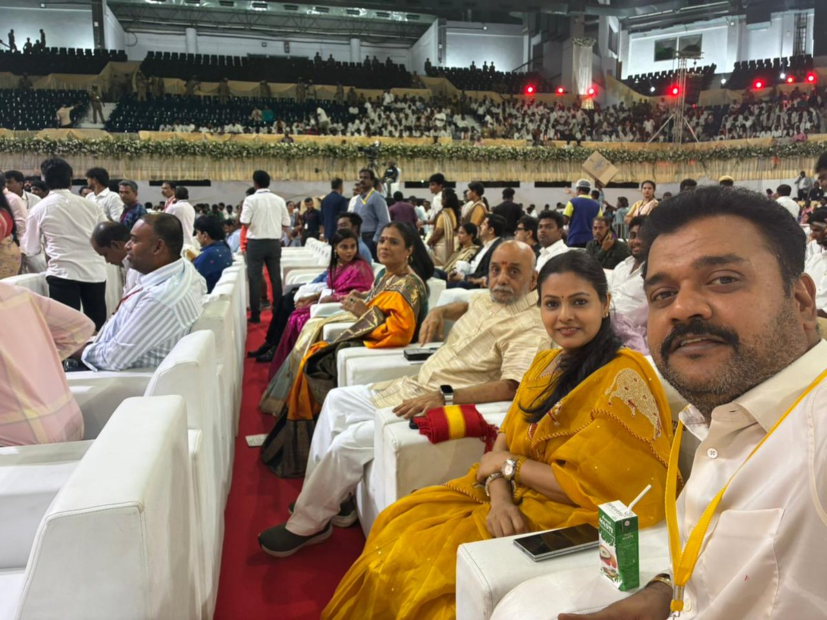 evptradecentre's tweet photo. Wishing Hon’ble Chief Minister C. Joseph Vijay strength, wisdom, and great success in leading Tamil Nadu towards progress and prosperity. ✨

#EVP #TVKVijay‌ #CMVijay #EVPTradeCentre #TVK‌ #Vijay #TamilNadu #CMOTamilNadu https://t.co/rPCVoc7J6v