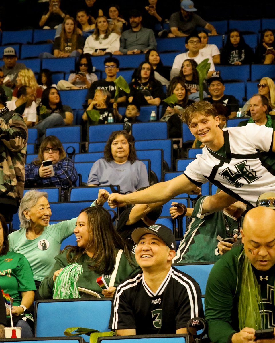 HawaiiMensVB's tweet photo. Hold those shakas HIGH!

Mahalo to everyone in support. One match left. See you Monday. 

#WarriorBall26 x #GoBows https://t.co/fCsNX37rfw