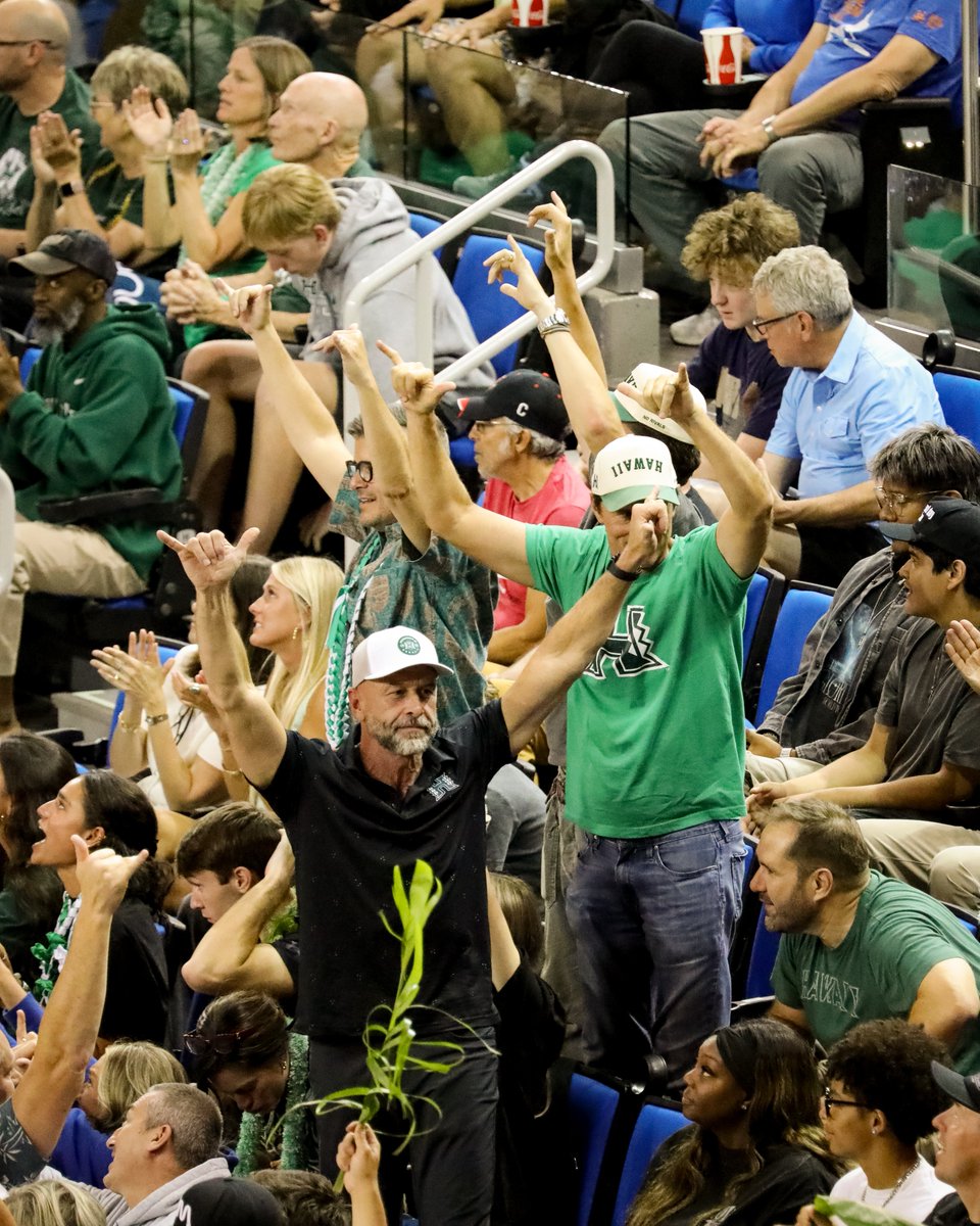 HawaiiMensVB's tweet photo. Hold those shakas HIGH!

Mahalo to everyone in support. One match left. See you Monday. 

#WarriorBall26 x #GoBows https://t.co/fCsNX37rfw