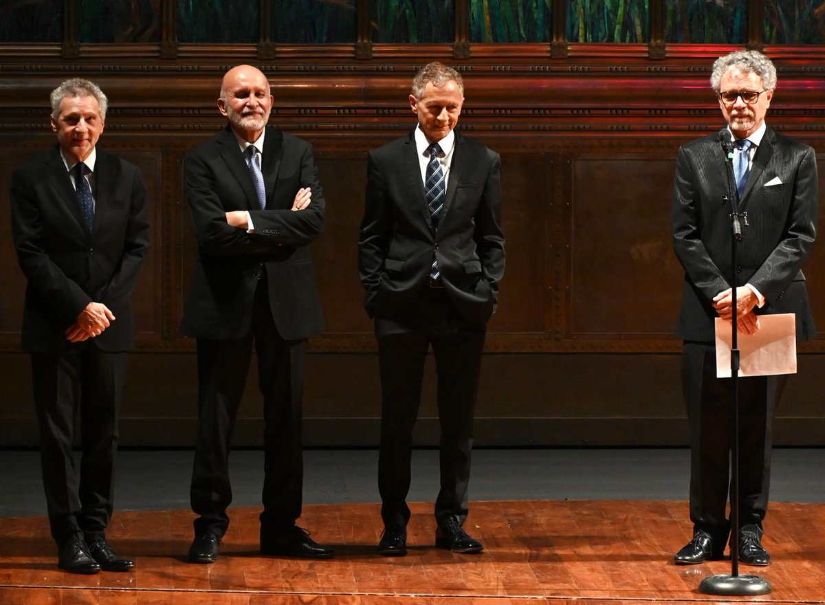 bellasartesinba's tweet photo. El Cuarteto Latinoamericano se despidió de los escenarios en el @PalacioOficial con el concierto “La última y nos vamos”, en la Sala Principal, tras 44 años de trayectoria. El programa incluyó obras de Paganini, Boccherini, Barber y Schumann, con la participación del pianista Rodolfo Ritter. 

La función contó con la presencia de Alejandra de la Paz, directora general del INBAL, quien acompañó este cierre de ciclo de una agrupación que inició su historia en ese mismo recinto en 1984.