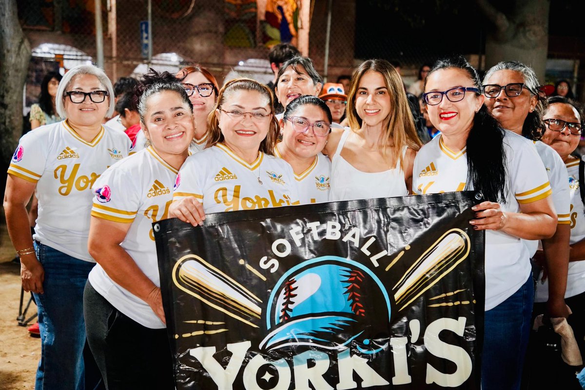 isabelrdzh's tweet photo. Acompañamos a la alcaldesa @CeciliaPatronL en la inauguración del Campeonato y Premiación de la Liga Municipal de Softbol Femenil. 🥎✨Felicidades a todas las jugadoras que con entrega, talento y pasión inspiran a más niñas y jóvenes a soñar en grande.💪🏼🙌🏼 https://t.co/EDUCBoxsbx
