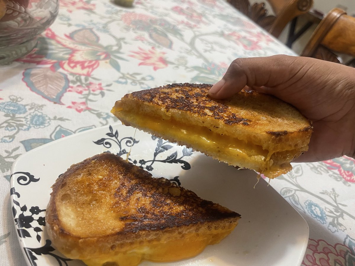 Grilled Cheeeeese used the last of my Gouda and some sharp cheddar :3