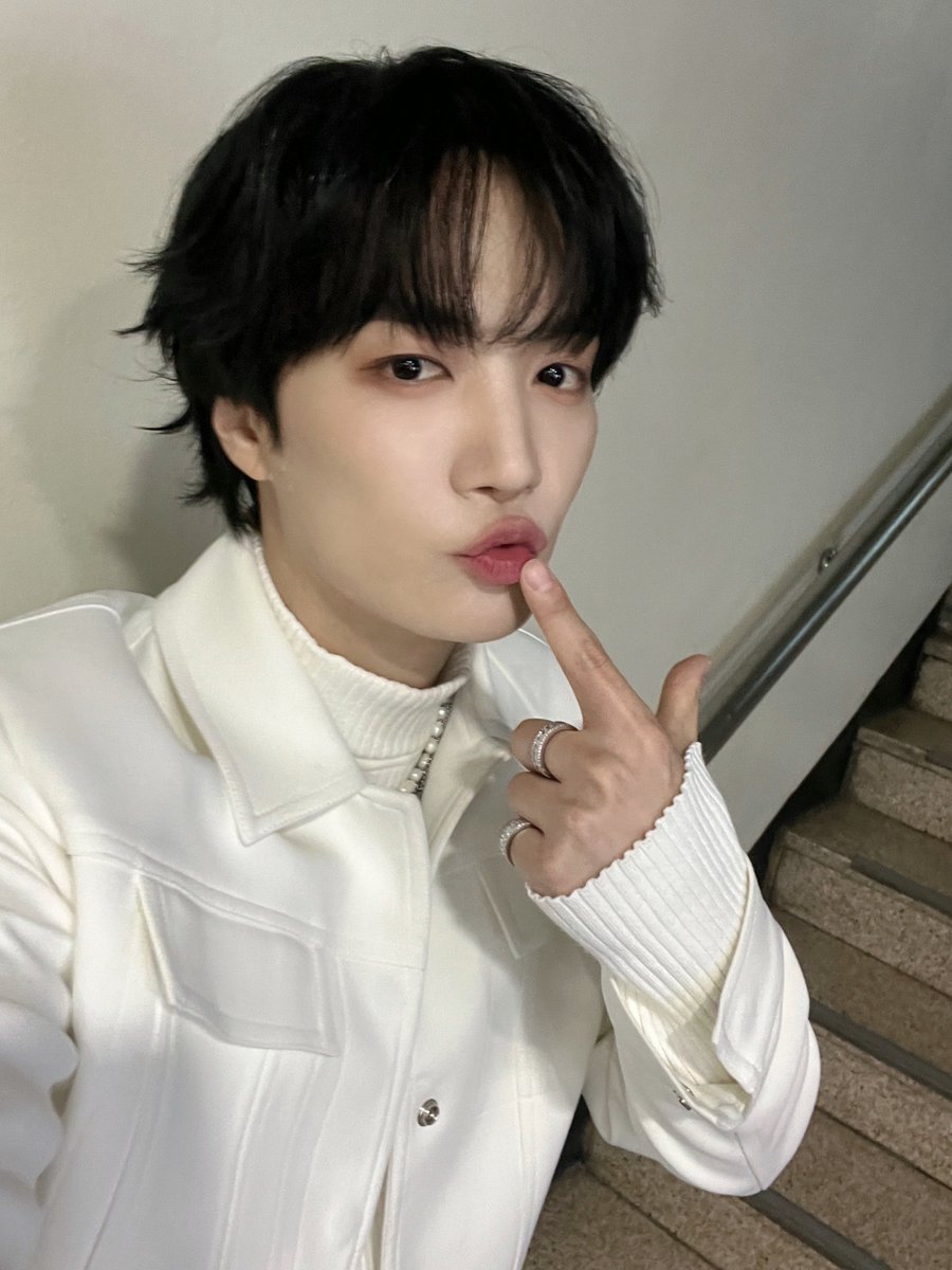 __김뭉클 tweet media