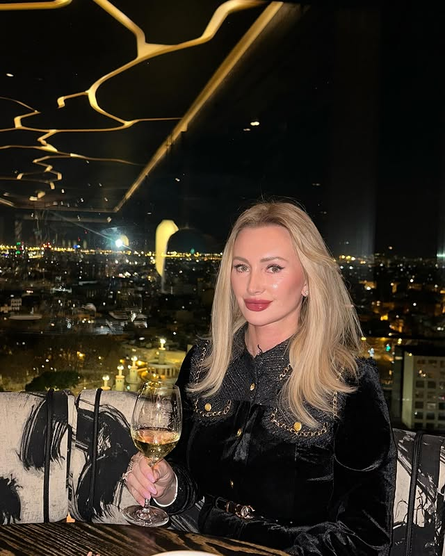 viccceleste's tweet photo. Saturday nights are always perfect for slowing down. A glass of my favorite white wine, city lights, and a few moments of solitude

Sometimes, the best way to heal is to truly appreciate the beauty of life under the glittering night sky. 🥂🌃 https://t.co/QV3sOZhOTs