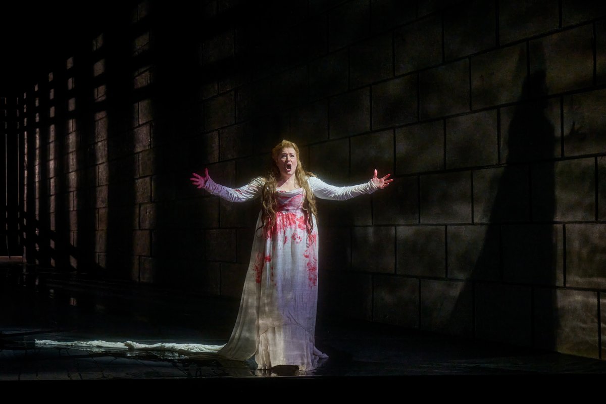 paula_citron's tweet photo. Read my glowing, and might I say, well-informed review of the Canadian Opera Company's double bill of Bluebeard's Castle and Erwartung on https://t.co/gR9C6zdPv4. (Photo of soprano Karen Cargill as Judith  by Michael Cooper.) https://t.co/Orka1cY0tW
