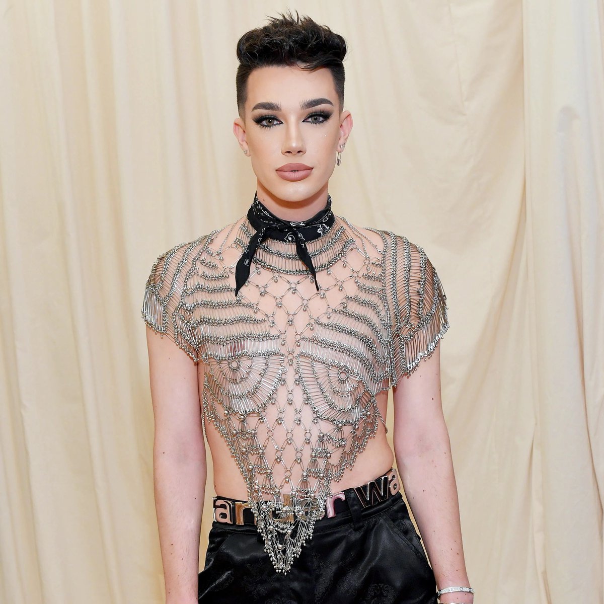 BuzzingPop's tweet photo. 7 years ago today, James Charles lost 1.26 million subscribers on YouTube in one day following feud with Tati Westbrook.

The record remains unbroken. https://t.co/gaSccCtYDl