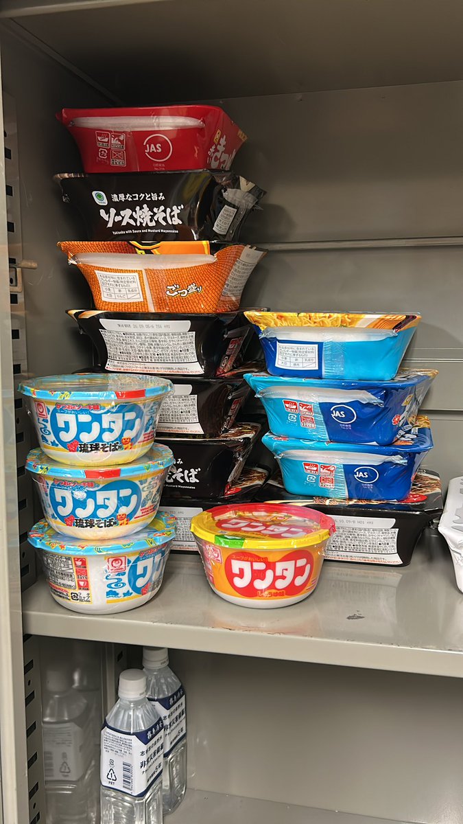 静大生のみなさん！今日の夜あたり、クワガタが出始めてると思います。拾ったら是非カップ麺とトレードしましょう！コクワ・ノコギリのメス、ヒラタ（雌雄どっちでも）、ミヤマ（雌雄どっちでも）が対象です！