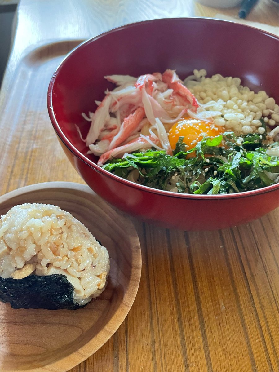 nagaremono715's tweet photo. お昼ごはん

#釜玉うどん　#筍ご飯おにぎり https://t.co/d4XOHTQMcV